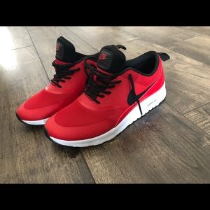 Nike thea
